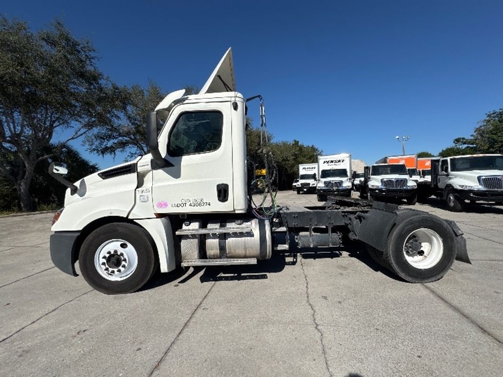 Day Cab Tractor-Heavy Duty Tractors-Freightliner-2018-T12642ST-Tampa-FL-600,091\n\t\tmiles-$ 23,500 - Image 4