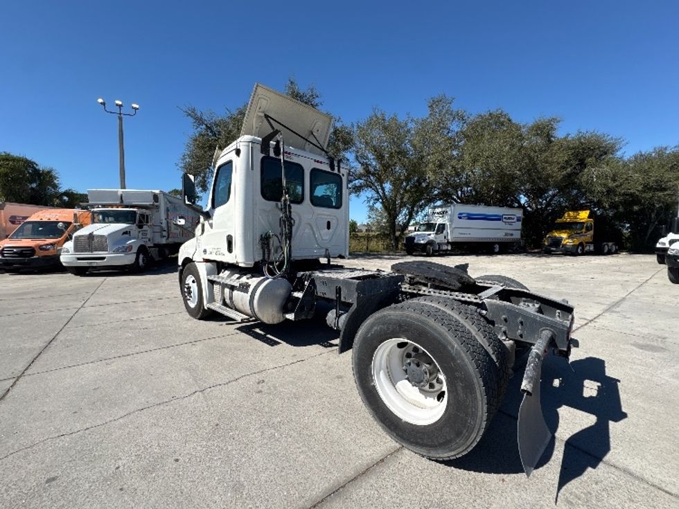 Day Cab Tractor-Heavy Duty Tractors-Freightliner-2018-T12642ST-Tampa-FL-600,091\n\t\tmiles-$ 23,500 - Image 5