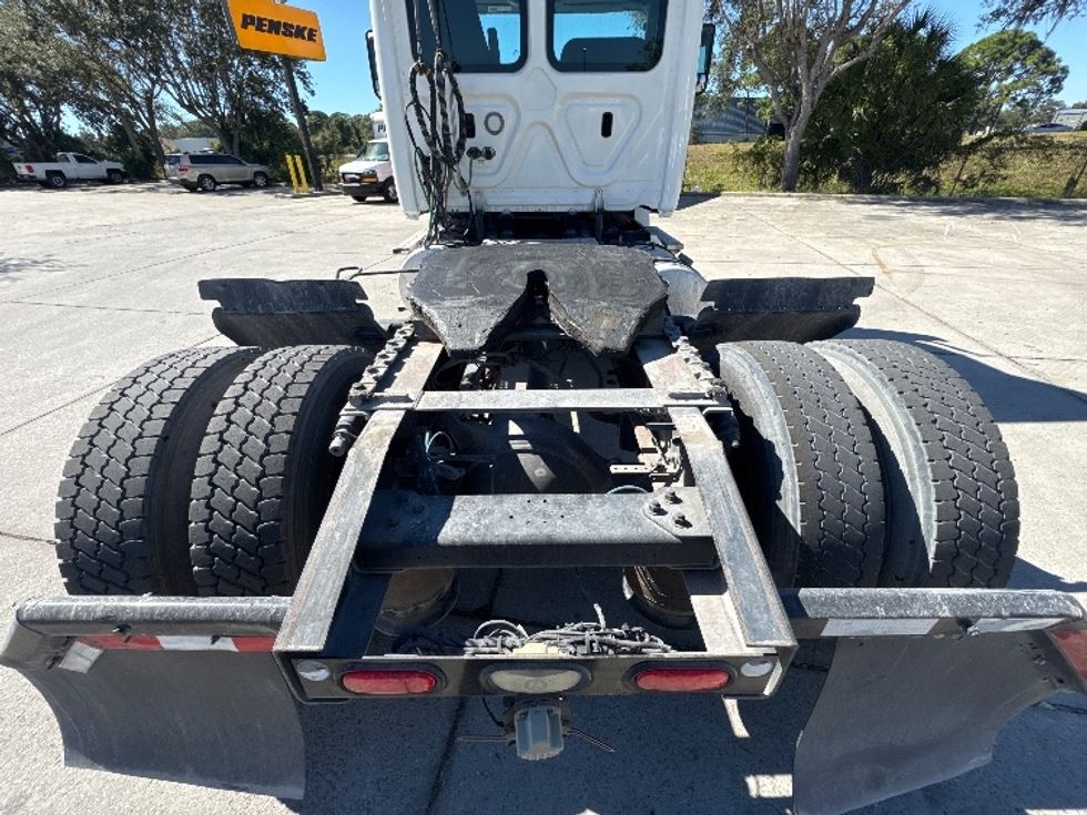 Day Cab Tractor-Heavy Duty Tractors-Freightliner-2018-T12642ST-Tampa-FL-600,091\n\t\tmiles-$ 23,500 - Image 6