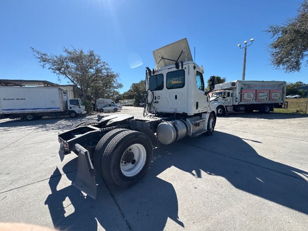 Day Cab Tractor-Heavy Duty Tractors-Freightliner-2018-T12642ST-Tampa-FL-600,091\n\t\tmiles-$ 23,500 - Image 7