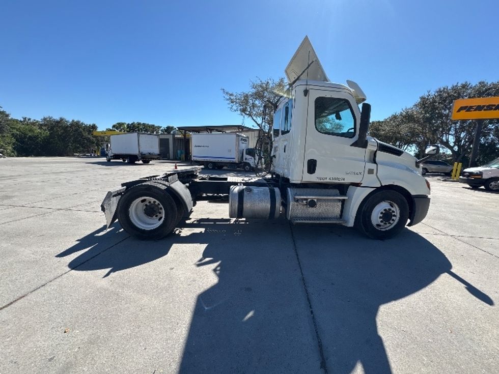Day Cab Tractor-Heavy Duty Tractors-Freightliner-2018-T12642ST-Tampa-FL-600,091\n\t\tmiles-$ 23,500 - Image 8