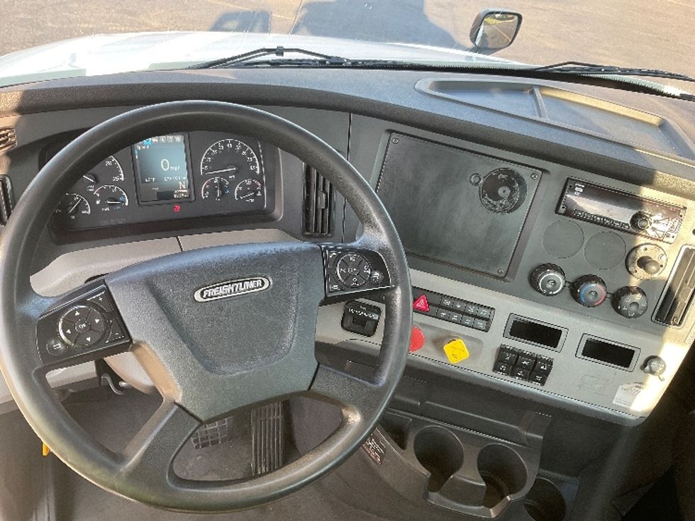 Day Cab Tractor-Heavy Duty Tractors-Freightliner-2018-T12664ST-Akron-OH-275,401\n\t\tmiles-$ 41,750 - Image 11
