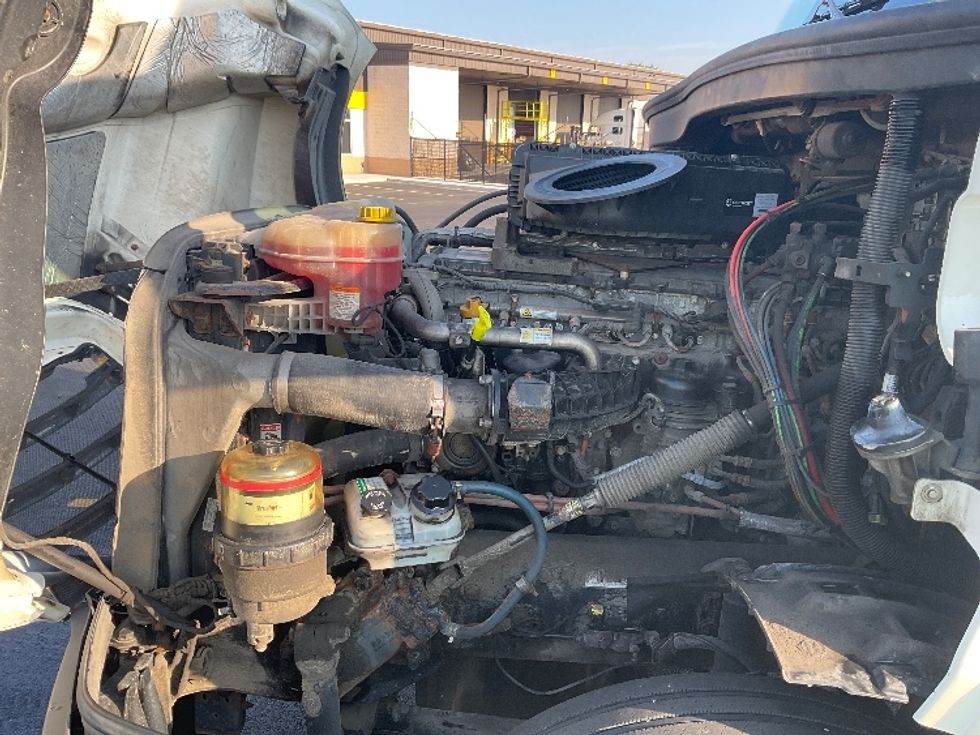 Day Cab Tractor-Heavy Duty Tractors-Freightliner-2018-T12664ST-Akron-OH-275,401\n\t\tmiles-$ 41,750 - Image 16