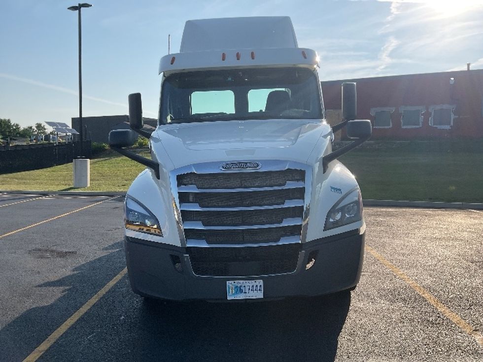 Day Cab Tractor-Heavy Duty Tractors-Freightliner-2018-T12664ST-Akron-OH-275,401\n\t\tmiles-$ 41,750 - Image 2