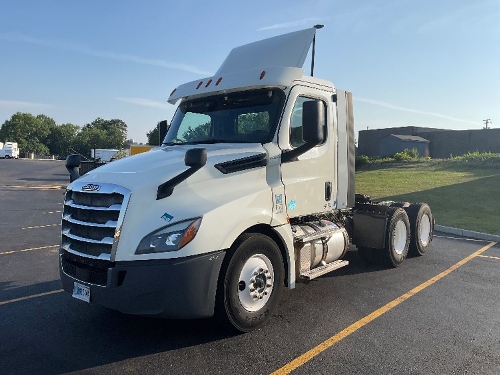Day Cab Tractor-Heavy Duty Tractors-Freightliner-2018-T12664ST-Akron-OH-275,401\n\t\tmiles-$ 41,750 - Image 3