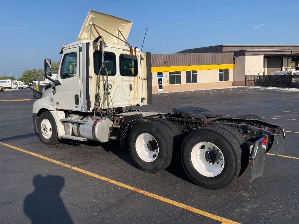 Day Cab Tractor-Heavy Duty Tractors-Freightliner-2018-T12664ST-Akron-OH-275,401\n\t\tmiles-$ 41,750 - Image 5
