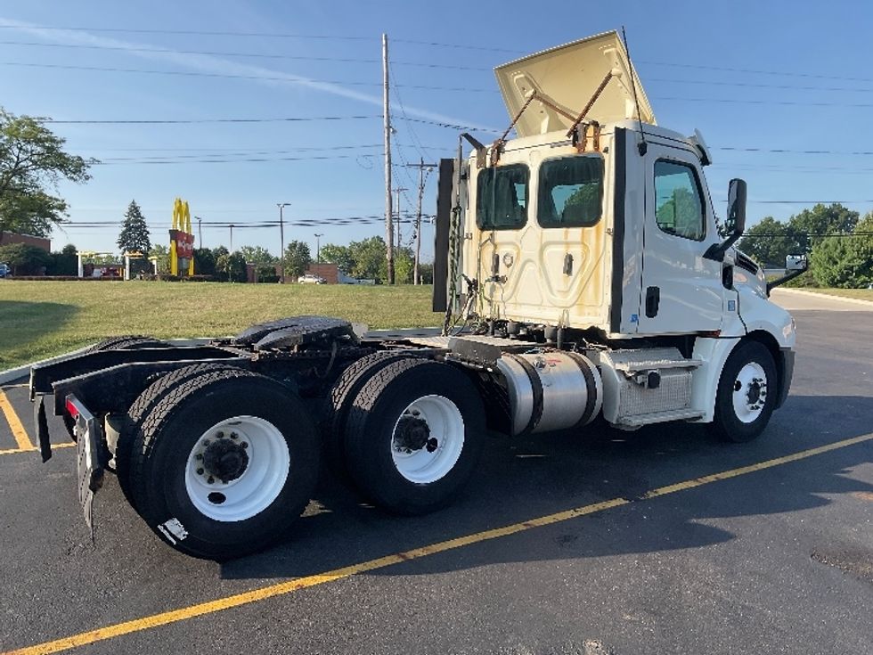 Day Cab Tractor-Heavy Duty Tractors-Freightliner-2018-T12664ST-Akron-OH-275,401\n\t\tmiles-$ 41,750 - Image 7