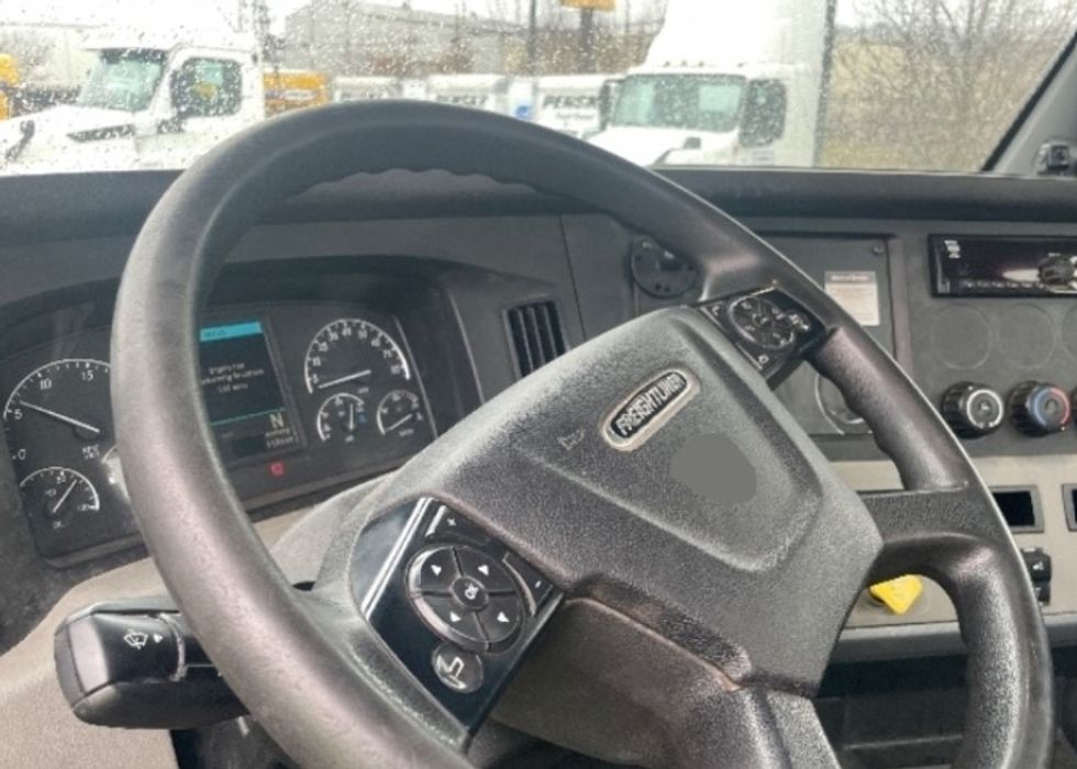Day Cab Tractor-Heavy Duty Tractors-Freightliner-2018-T12664ST-Akron-OH-387,608\n\t\tmiles-$ 43,000 - Image 10