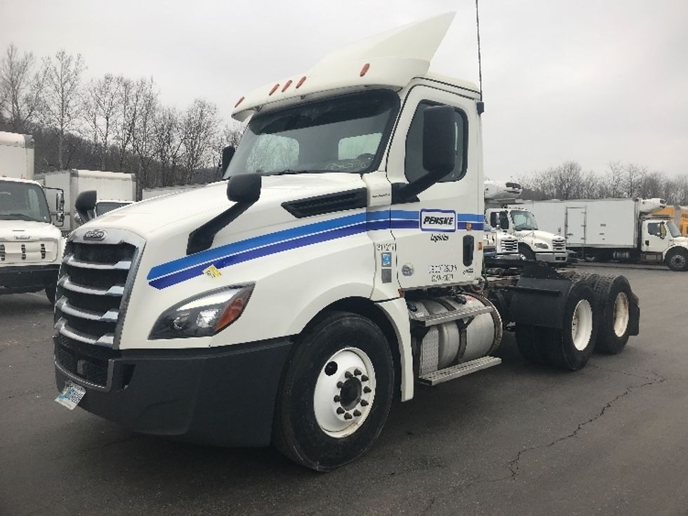 Day Cab Tractor-Heavy Duty Tractors-Freightliner-2018-T12664ST-Akron-OH-387,608\n\t\tmiles-$ 43,000 - Image 3