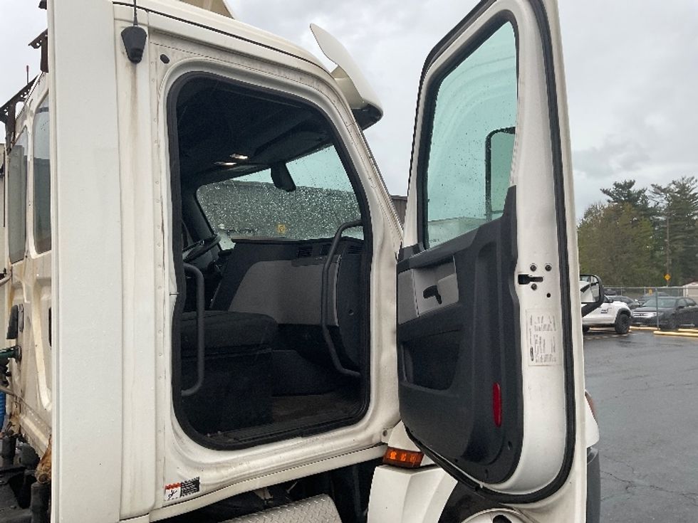 Day Cab Tractor-Heavy Duty Tractors-Freightliner-2018-T12664ST-Akron-OH-619,249\n\t\tmiles-$ 30,750 - Image 12