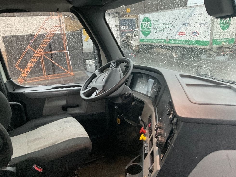 Day Cab Tractor-Heavy Duty Tractors-Freightliner-2018-T12664ST-Akron-OH-619,249\n\t\tmiles-$ 30,750 - Image 14