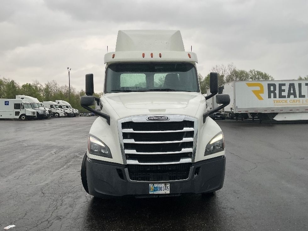 Day Cab Tractor-Heavy Duty Tractors-Freightliner-2018-T12664ST-Akron-OH-619,249\n\t\tmiles-$ 30,750 - Image 2