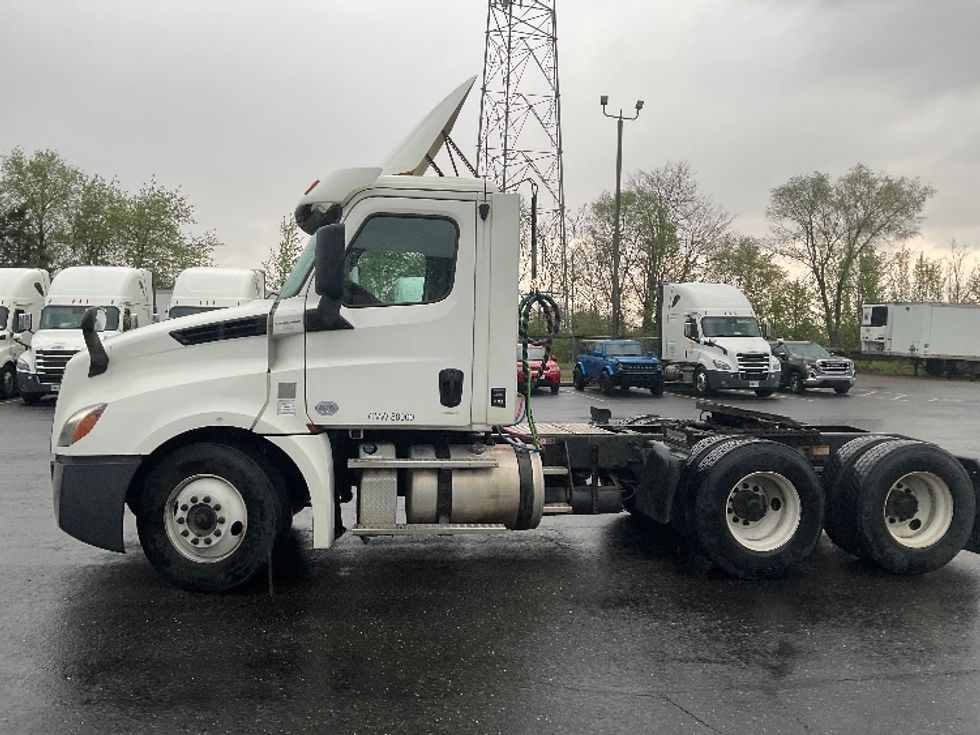 Day Cab Tractor-Heavy Duty Tractors-Freightliner-2018-T12664ST-Akron-OH-619,249\n\t\tmiles-$ 30,750 - Image 4