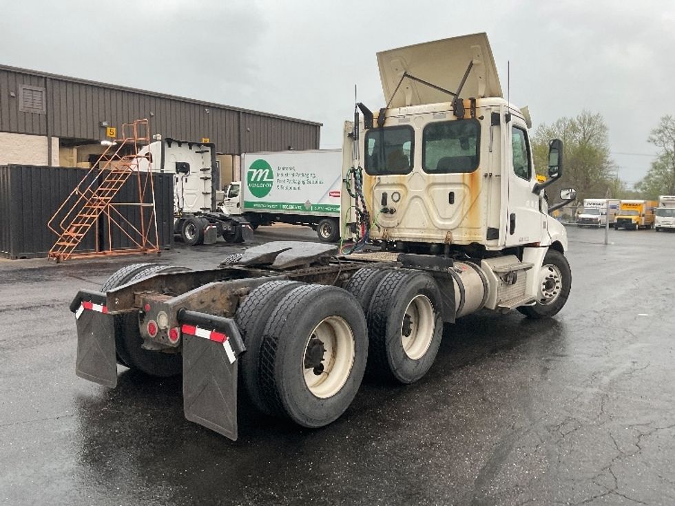 Day Cab Tractor-Heavy Duty Tractors-Freightliner-2018-T12664ST-Akron-OH-619,249\n\t\tmiles-$ 30,750 - Image 7