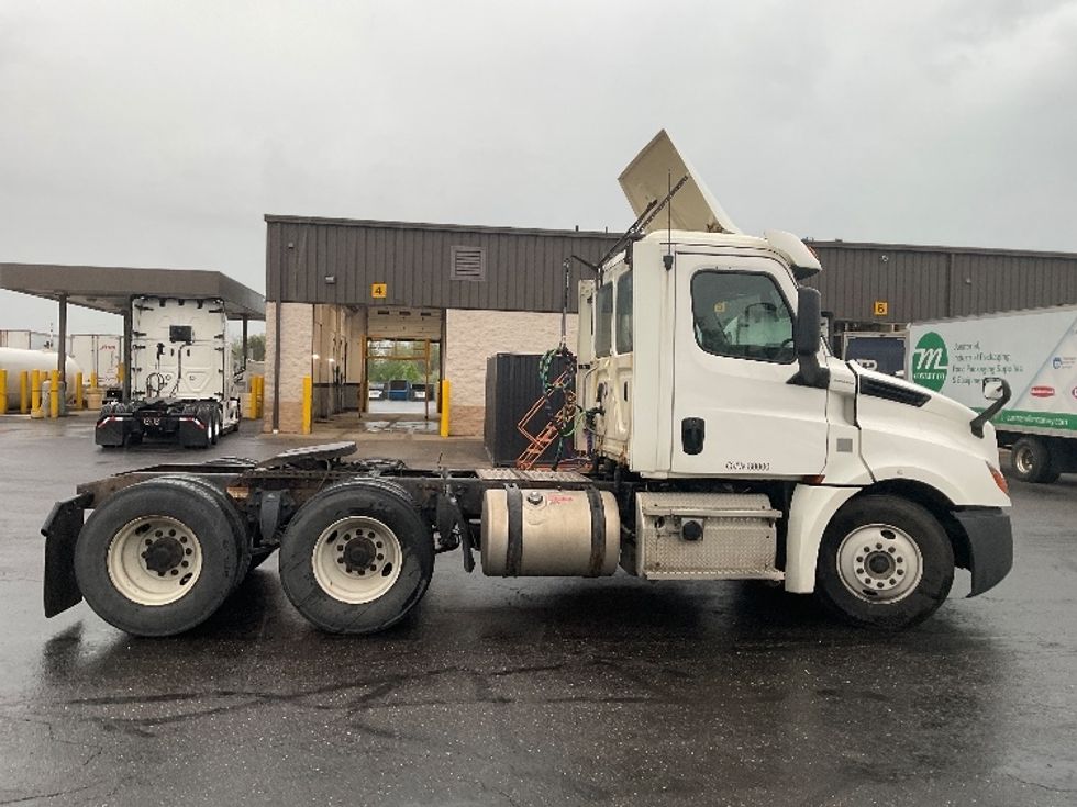 Day Cab Tractor-Heavy Duty Tractors-Freightliner-2018-T12664ST-Akron-OH-619,249\n\t\tmiles-$ 30,750 - Image 8