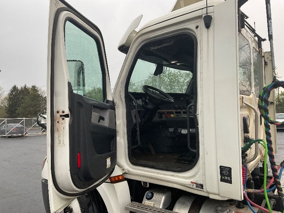 Day Cab Tractor-Heavy Duty Tractors-Freightliner-2018-T12664ST-Akron-OH-619,249\n\t\tmiles-$ 30,750 - Image 9