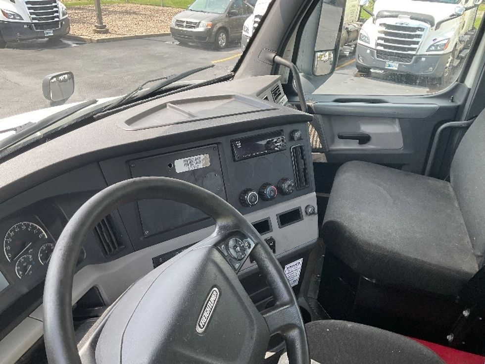 Day Cab Tractor-Heavy Duty Tractors-Freightliner-2018-T12664ST-Akron-OH-628,411\n\t\tmiles-$ 30,000 - Image 10