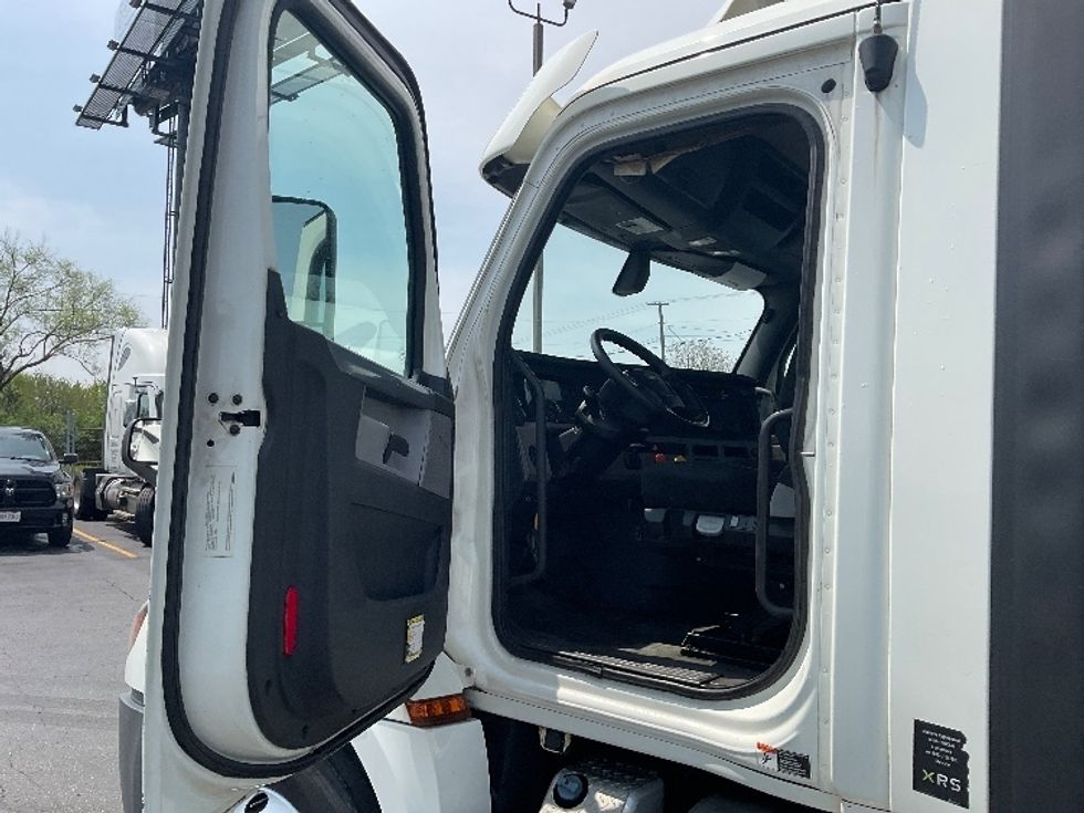 Day Cab Tractor-Heavy Duty Tractors-Freightliner-2018-T12664ST-Akron-OH-628,411\n\t\tmiles-$ 30,000 - Image 9