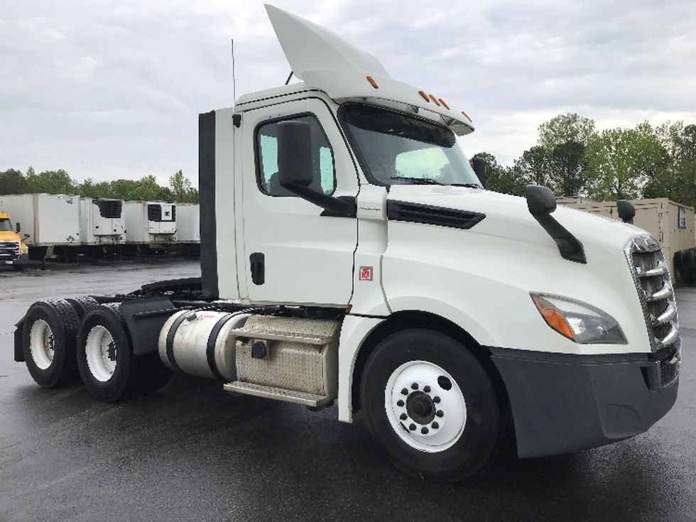Day Cab Tractor-Heavy Duty Tractors-Freightliner-2018-T12664ST-Alabaster-AL-323,837\n\t\tmiles-$ 50,250 - Image 1