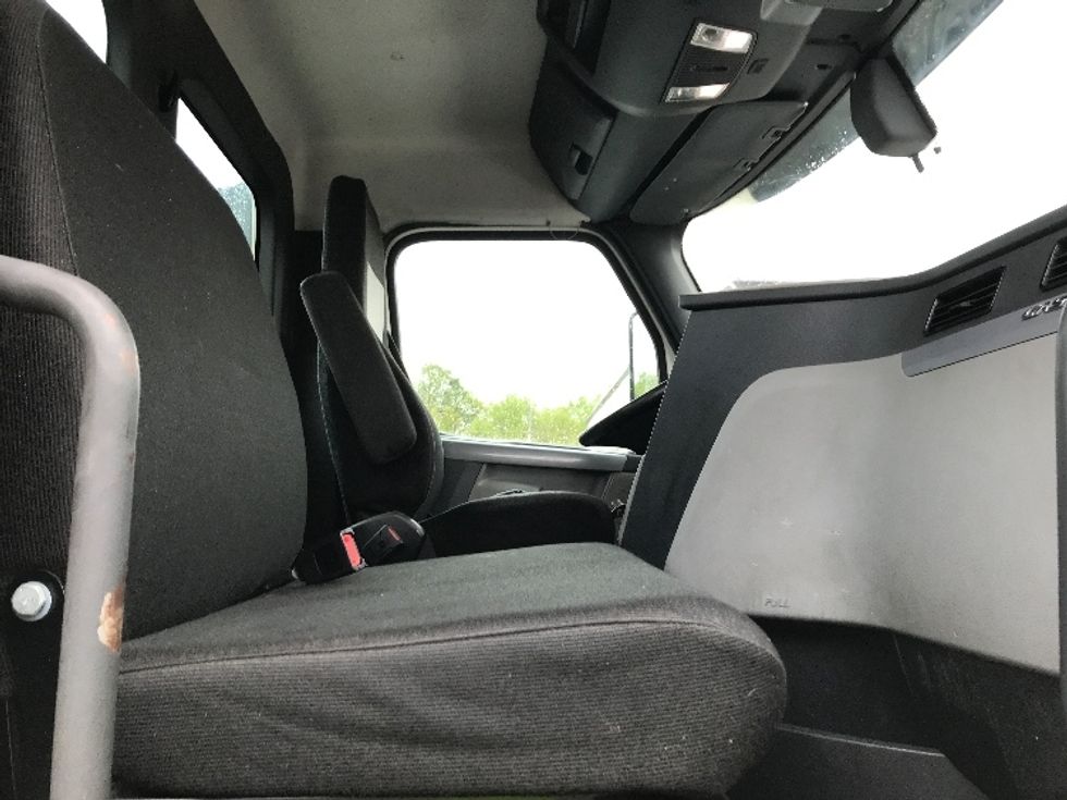 Day Cab Tractor-Heavy Duty Tractors-Freightliner-2018-T12664ST-Alabaster-AL-323,837\n\t\tmiles-$ 50,250 - Image 14