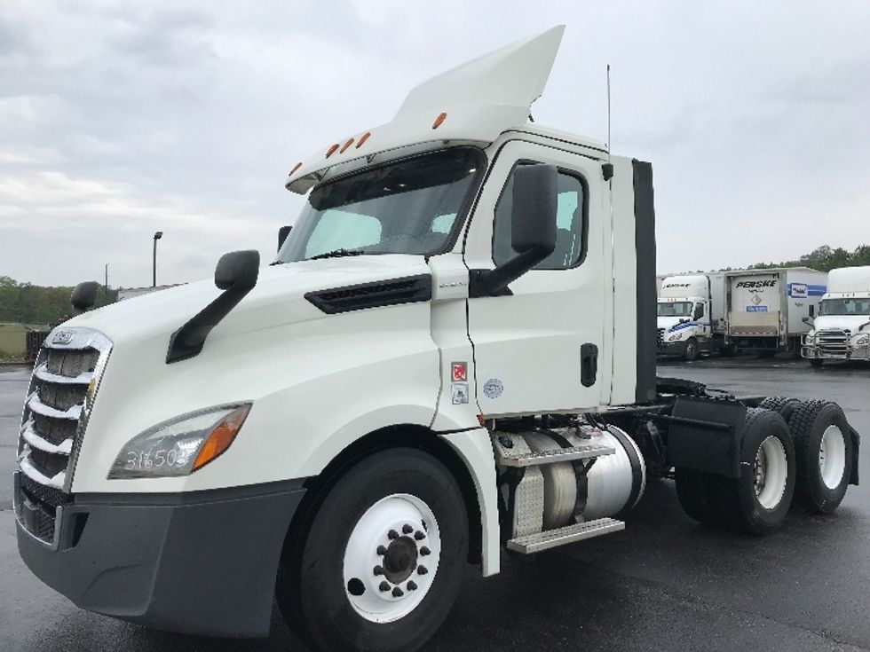 Day Cab Tractor-Heavy Duty Tractors-Freightliner-2018-T12664ST-Alabaster-AL-323,837\n\t\tmiles-$ 50,250 - Image 3