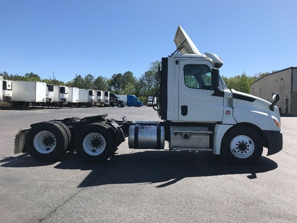 Day Cab Tractor-Heavy Duty Tractors-Freightliner-2018-T12664ST-Alabaster-AL-323,837\n\t\tmiles-$ 50,250 - Image 8