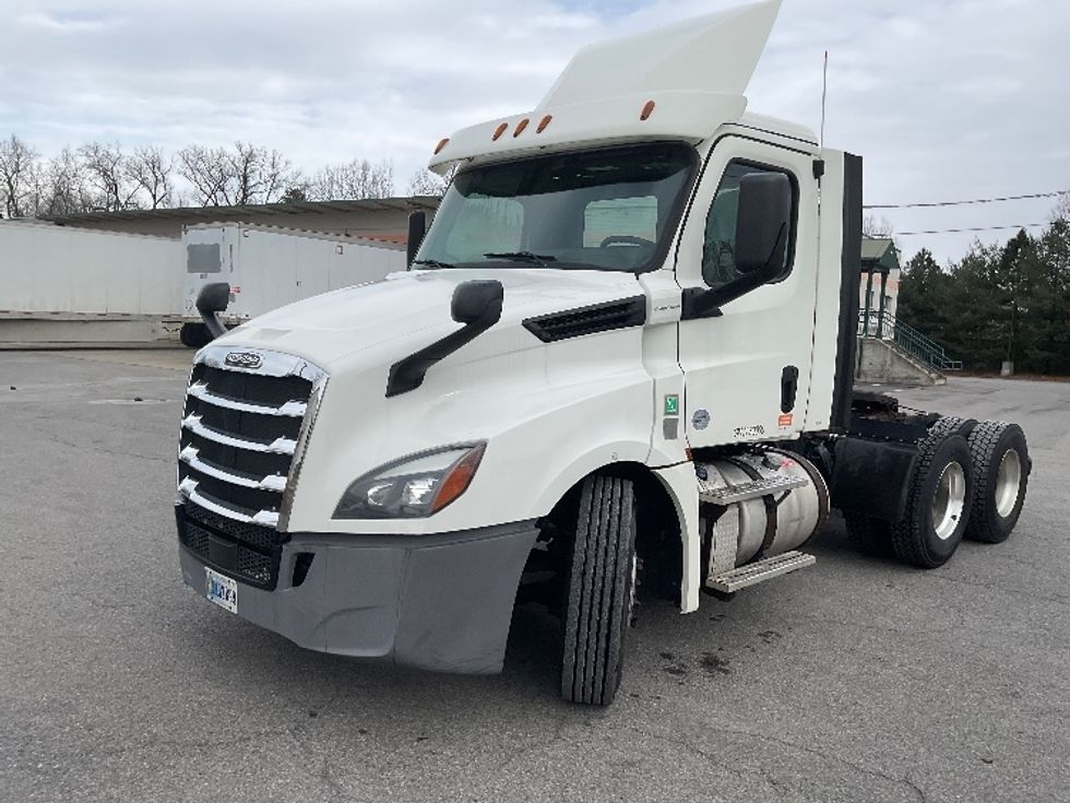 Day Cab Tractor-Heavy Duty Tractors-Freightliner-2018-T12664ST-Albany-NY-278,787\n\t\tmiles-$ 50,500 - Image 1