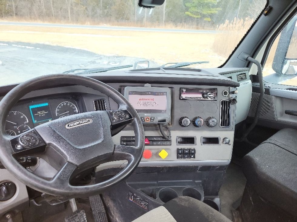 Day Cab Tractor-Heavy Duty Tractors-Freightliner-2018-T12664ST-Albany-NY-278,787\n\t\tmiles-$ 50,500 - Image 11