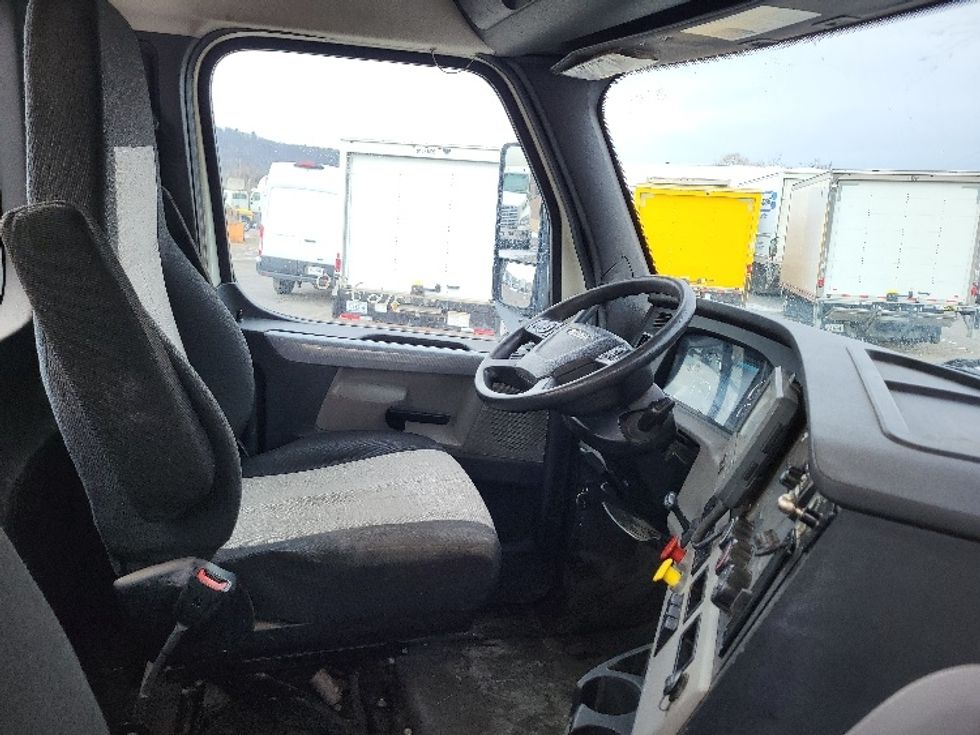 Day Cab Tractor-Heavy Duty Tractors-Freightliner-2018-T12664ST-Albany-NY-278,787\n\t\tmiles-$ 50,500 - Image 14