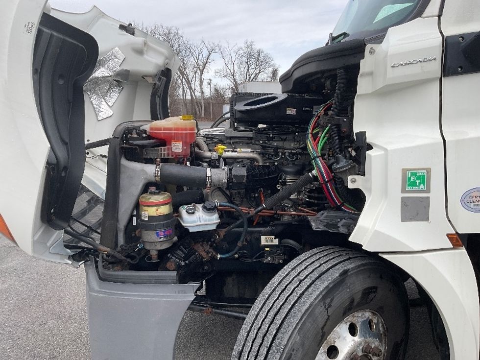 Day Cab Tractor-Heavy Duty Tractors-Freightliner-2018-T12664ST-Albany-NY-278,787\n\t\tmiles-$ 50,500 - Image 16