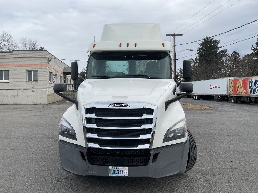 Day Cab Tractor-Heavy Duty Tractors-Freightliner-2018-T12664ST-Albany-NY-278,787\n\t\tmiles-$ 50,500 - Image 2