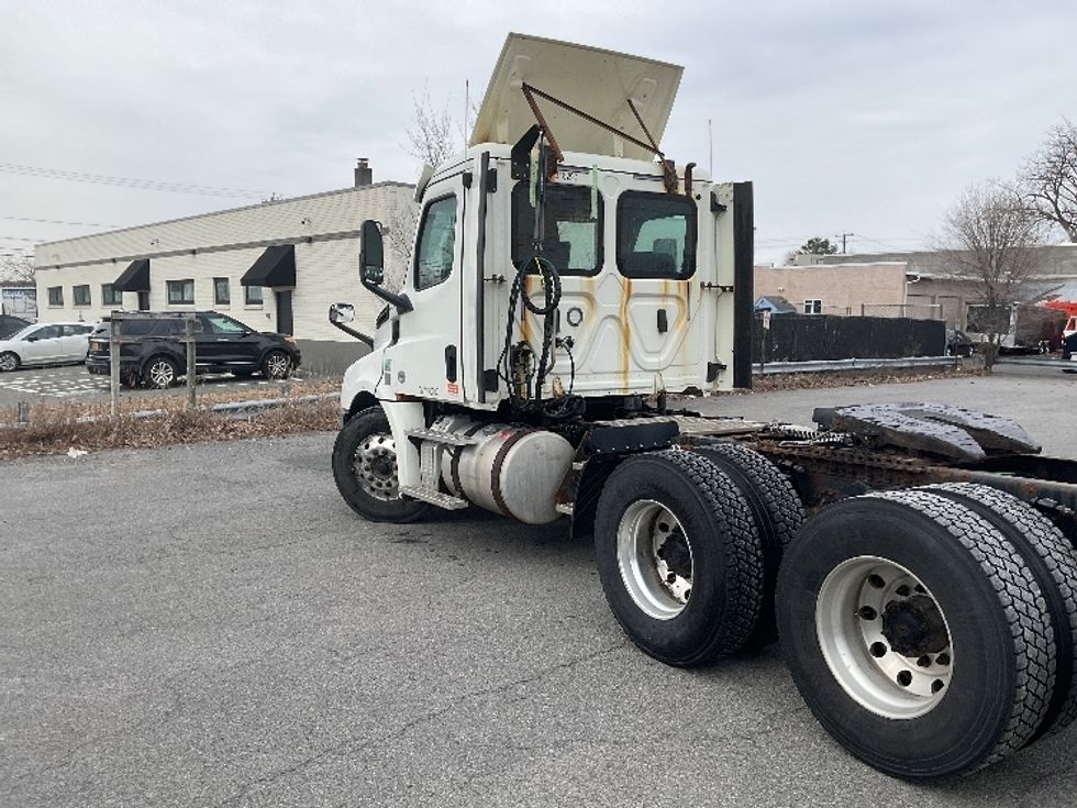Day Cab Tractor-Heavy Duty Tractors-Freightliner-2018-T12664ST-Albany-NY-278,787\n\t\tmiles-$ 50,500 - Image 5