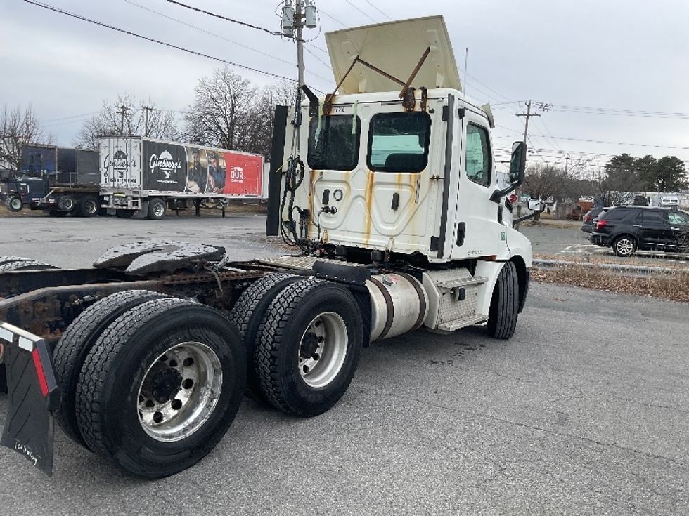 Day Cab Tractor-Heavy Duty Tractors-Freightliner-2018-T12664ST-Albany-NY-278,787\n\t\tmiles-$ 50,500 - Image 7