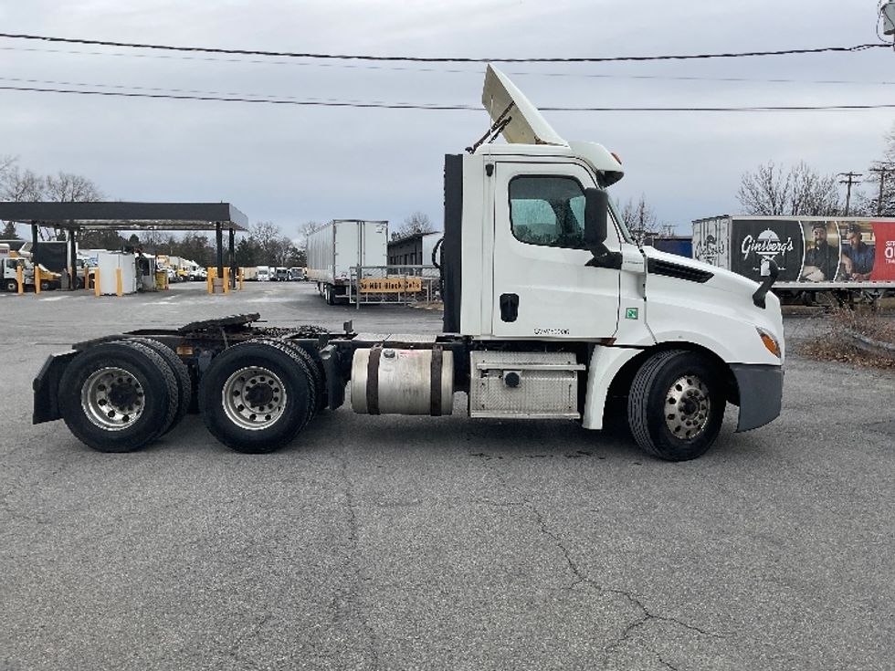 Day Cab Tractor-Heavy Duty Tractors-Freightliner-2018-T12664ST-Albany-NY-278,787\n\t\tmiles-$ 50,500 - Image 8