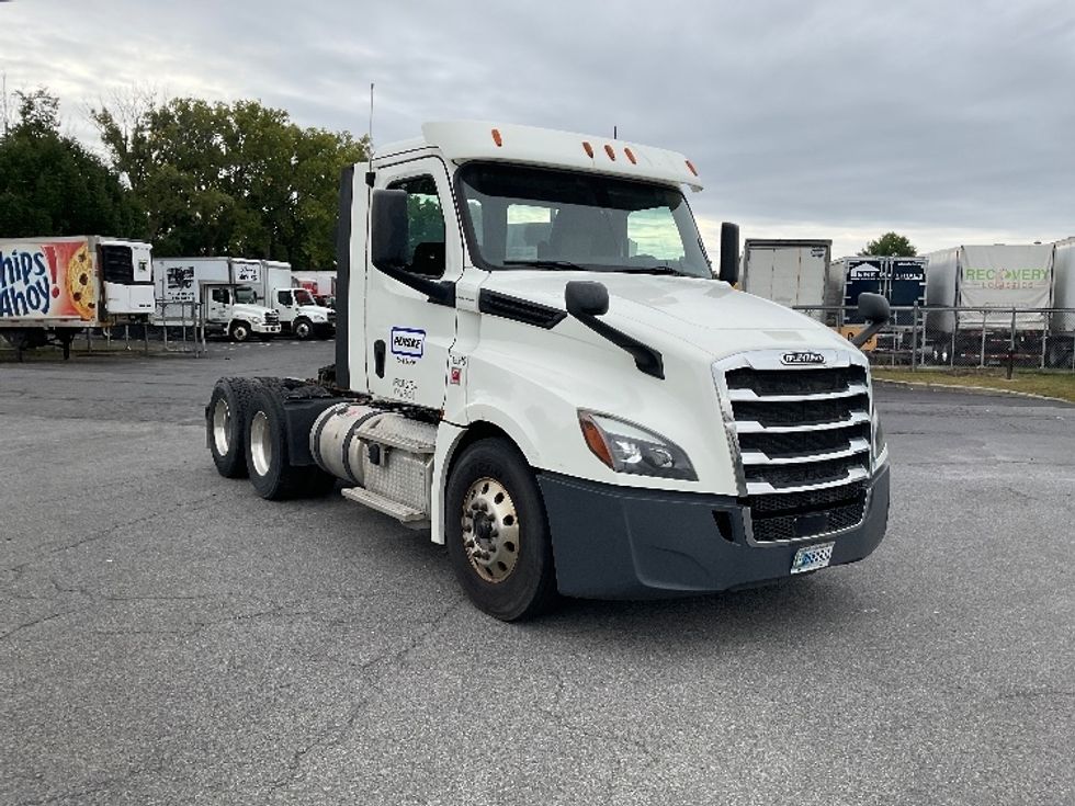 Day Cab Tractor-Heavy Duty Tractors-Freightliner-2018-T12664ST-Albany-NY-404,867\n\t\tmiles-$ 43,750 - Image 1