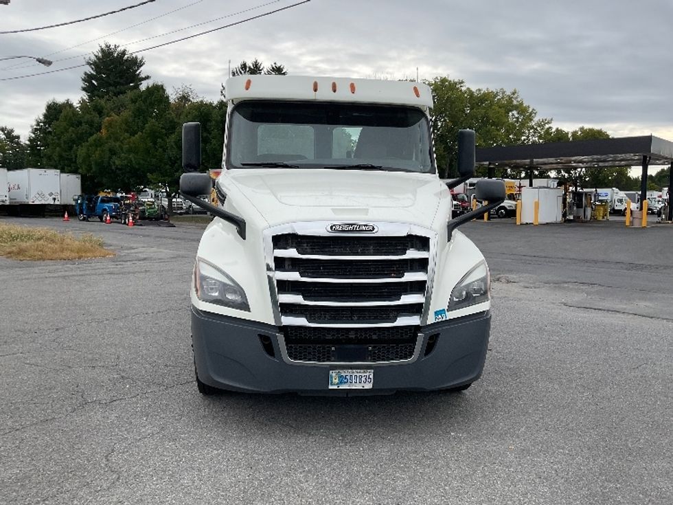 Day Cab Tractor-Heavy Duty Tractors-Freightliner-2018-T12664ST-Albany-NY-404,867\n\t\tmiles-$ 43,750 - Image 2