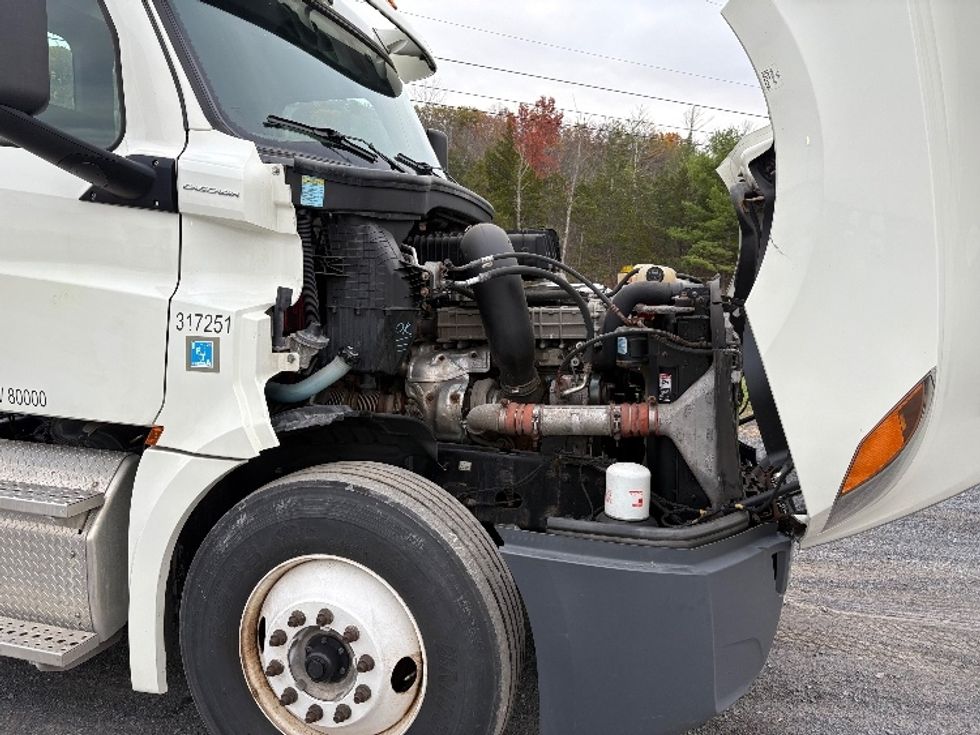 Day Cab Tractor-Heavy Duty Tractors-Freightliner-2018-T12664ST-Albany-NY-421,319\n\t\tmiles-$ 35,750 - Image 14