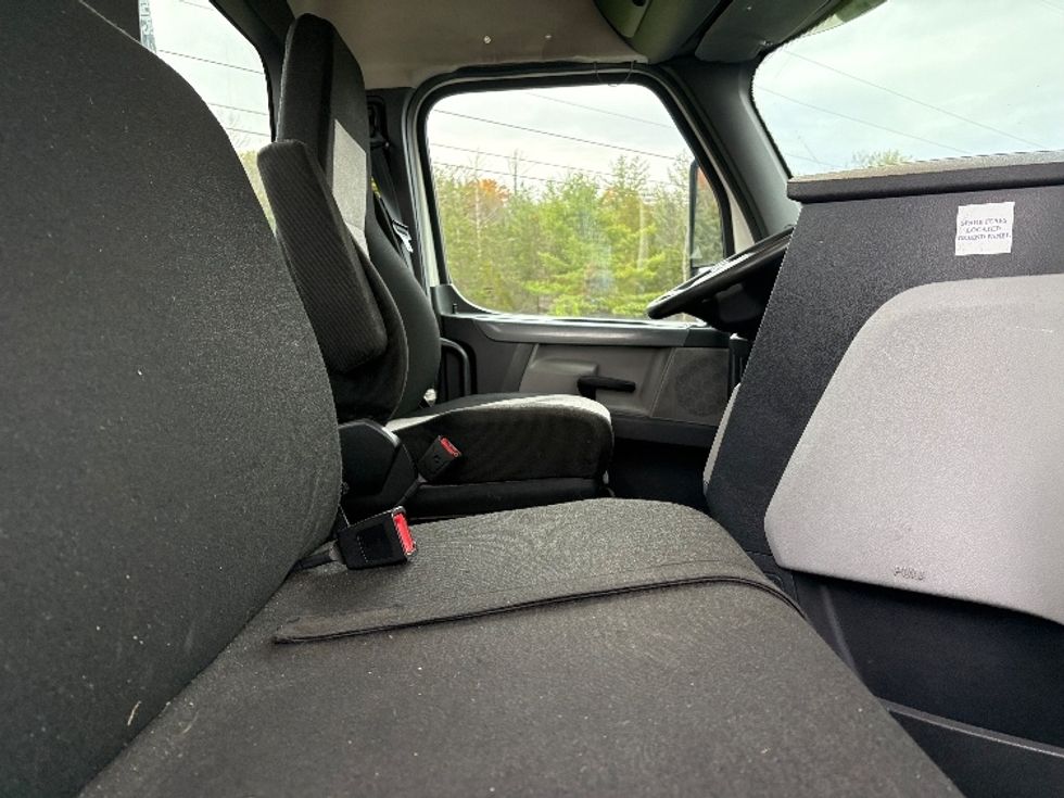 Day Cab Tractor-Heavy Duty Tractors-Freightliner-2018-T12664ST-Albany-NY-421,319\n\t\tmiles-$ 35,750 - Image 17