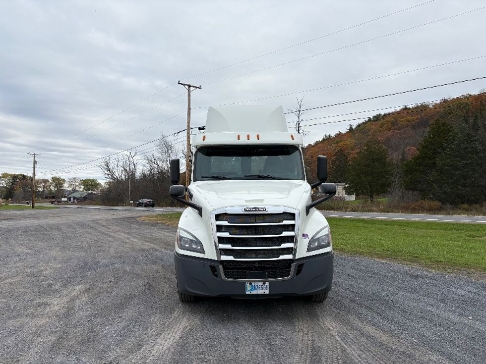 Day Cab Tractor-Heavy Duty Tractors-Freightliner-2018-T12664ST-Albany-NY-421,319\n\t\tmiles-$ 35,750 - Image 2