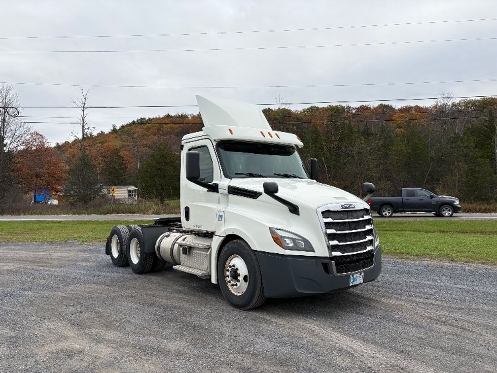 Day Cab Tractor-Heavy Duty Tractors-Freightliner-2018-T12664ST-Albany-NY-421,319\n\t\tmiles-$ 35,750 - Image 3