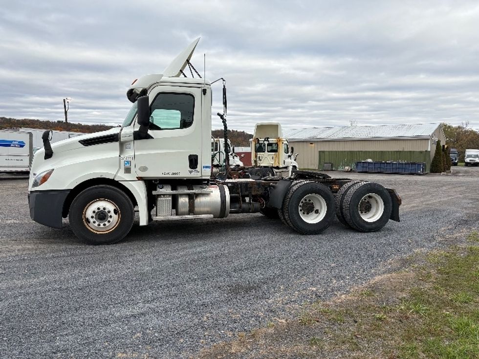 Day Cab Tractor-Heavy Duty Tractors-Freightliner-2018-T12664ST-Albany-NY-421,319\n\t\tmiles-$ 35,750 - Image 4