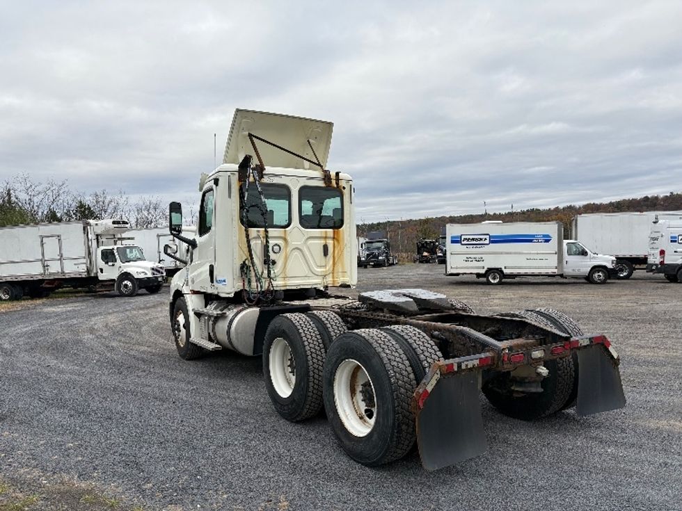 Day Cab Tractor-Heavy Duty Tractors-Freightliner-2018-T12664ST-Albany-NY-421,319\n\t\tmiles-$ 35,750 - Image 5