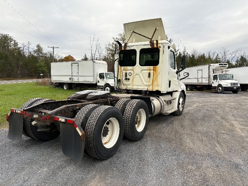 Day Cab Tractor-Heavy Duty Tractors-Freightliner-2018-T12664ST-Albany-NY-421,319\n\t\tmiles-$ 35,750 - Image 7