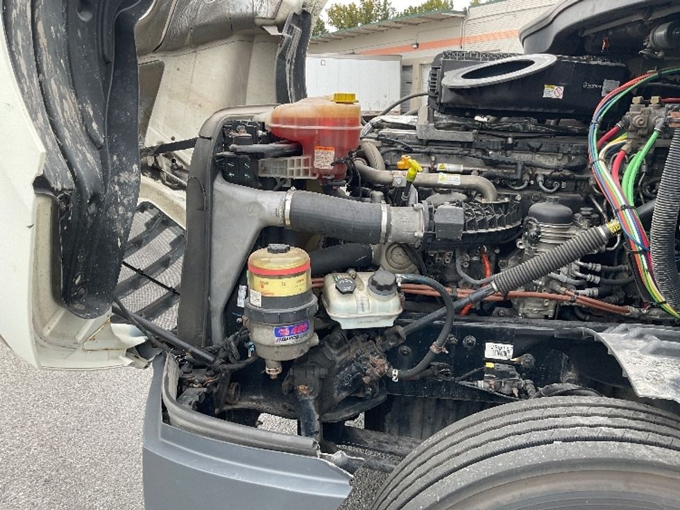 Day Cab Tractor-Heavy Duty Tractors-Freightliner-2018-T12664ST-Albany-NY-426,113\n\t\tmiles-$ 33,000 - Image 16