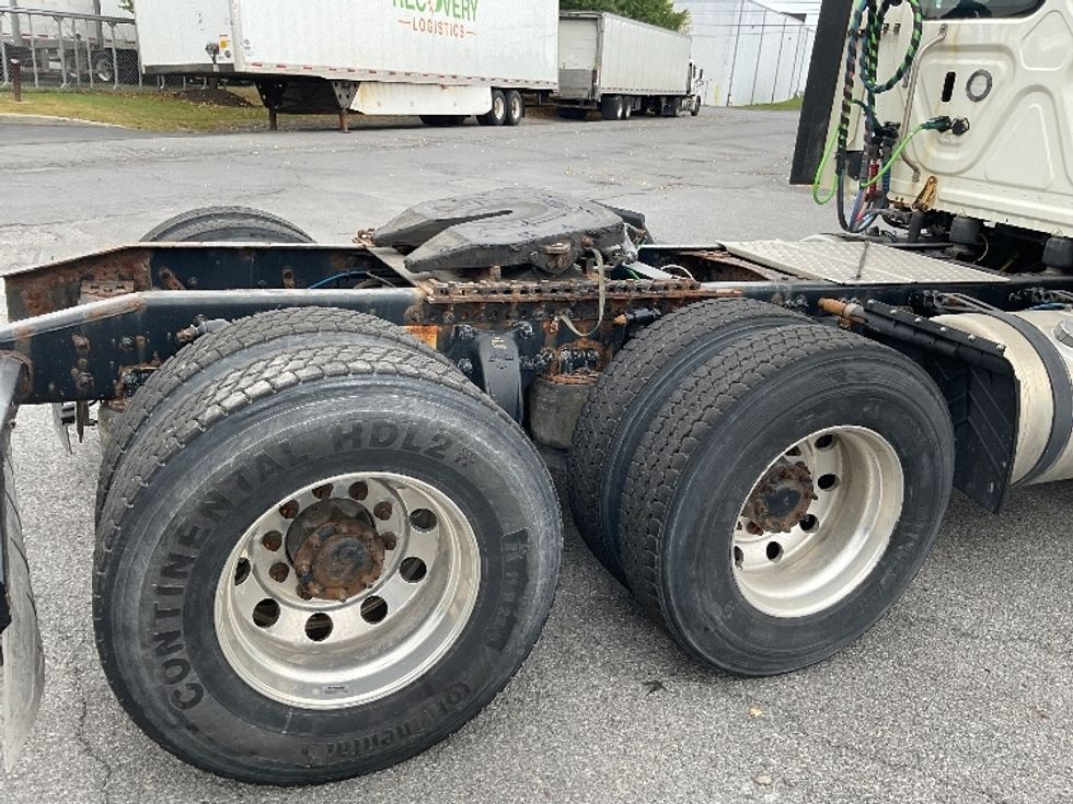 Day Cab Tractor-Heavy Duty Tractors-Freightliner-2018-T12664ST-Albany-NY-426,113\n\t\tmiles-$ 33,000 - Image 18