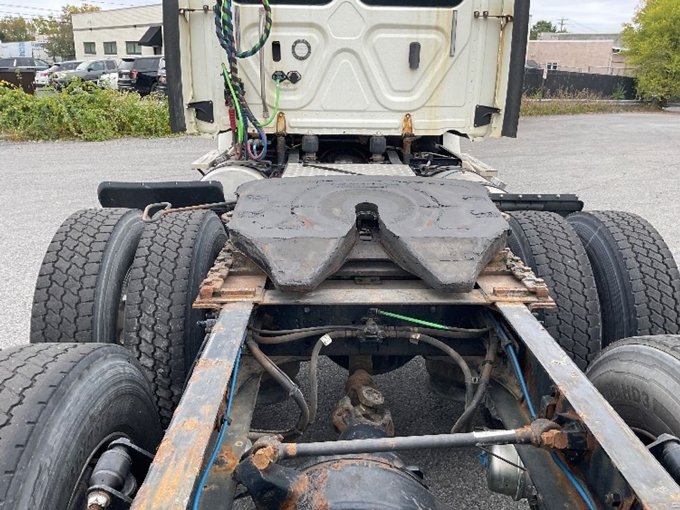 Day Cab Tractor-Heavy Duty Tractors-Freightliner-2018-T12664ST-Albany-NY-426,113\n\t\tmiles-$ 33,000 - Image 6