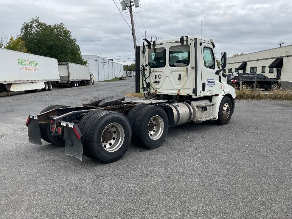Day Cab Tractor-Heavy Duty Tractors-Freightliner-2018-T12664ST-Albany-NY-426,113\n\t\tmiles-$ 33,000 - Image 7