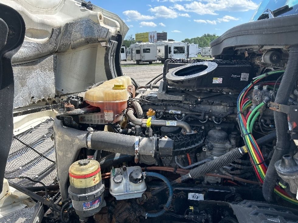 Day Cab Tractor-Heavy Duty Tractors-Freightliner-2018-T12664ST-Albany-NY-427,688\n\t\tmiles-$ 43,750 - Image 13