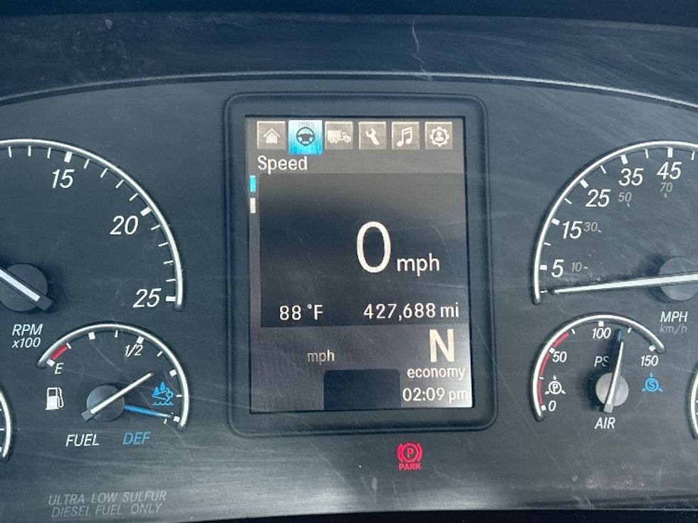 Day Cab Tractor-Heavy Duty Tractors-Freightliner-2018-T12664ST-Albany-NY-427,688\n\t\tmiles-$ 43,750 - Image 15