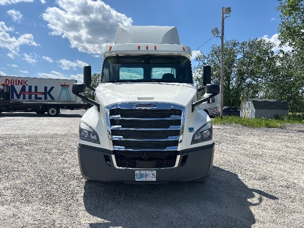 Day Cab Tractor-Heavy Duty Tractors-Freightliner-2018-T12664ST-Albany-NY-427,688\n\t\tmiles-$ 43,750 - Image 3